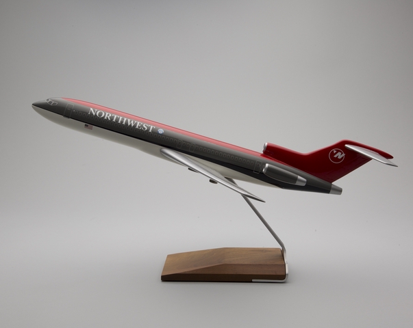 Model airplane: Northwest Airlines, Boeing 727