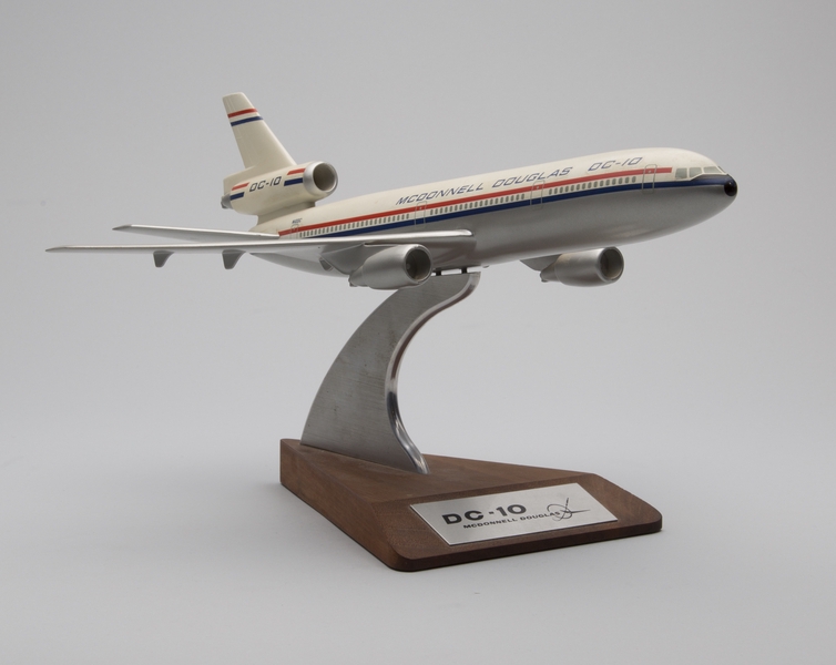 Image: model airplane: McDonnell Douglas DC-10-10
