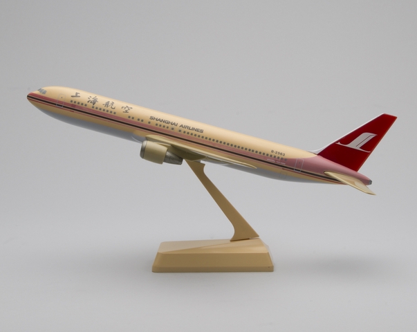 Model airplane: Shanghai Airlines, Boeing 767-300ER