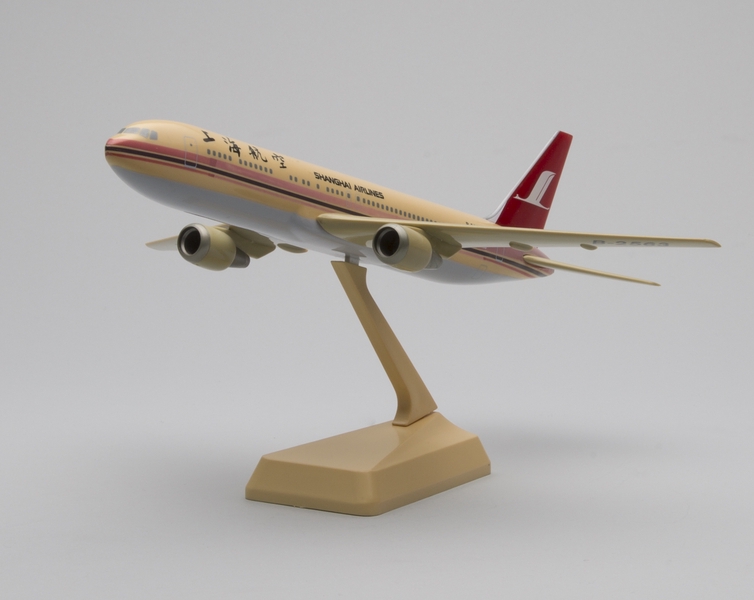 Image: model airplane: Shanghai Airlines, Boeing 767-300ER