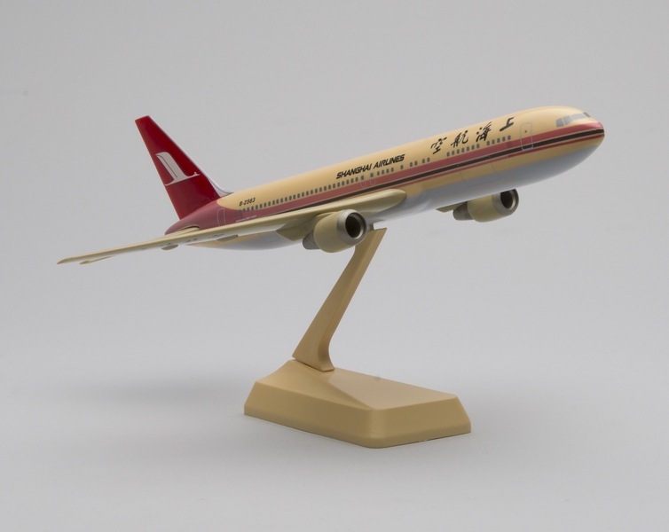 Image: model airplane: Shanghai Airlines, Boeing 767-300ER