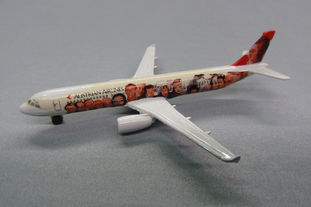 Miniature model airplane: Austrian Airlines, Airbus A321