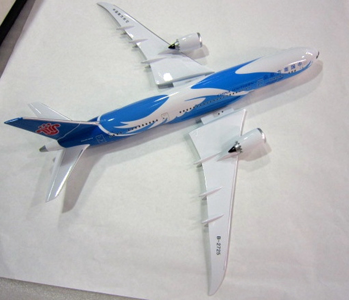 Image: model airplane: China Southern Airlines, Boeing 787 Dreamliner