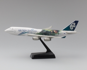 Image: model airplane: Air New Zealand, Boeing 747-400