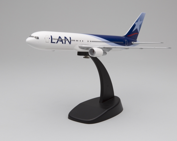 Image: model airplane: LAN Airlines, Boeing 767