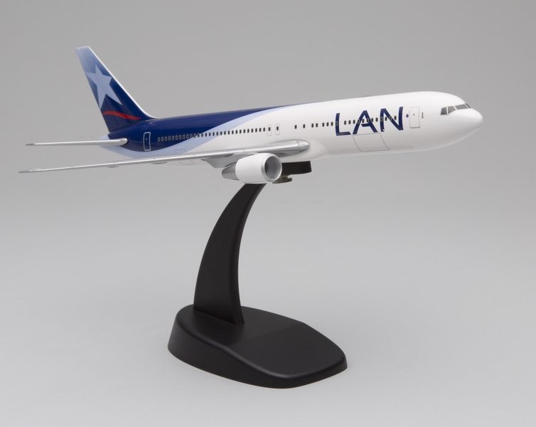 Image: model airplane: LAN Airlines, Boeing 767