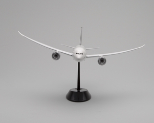 Image: model airplane: Star Alliance, Boeing 787-8