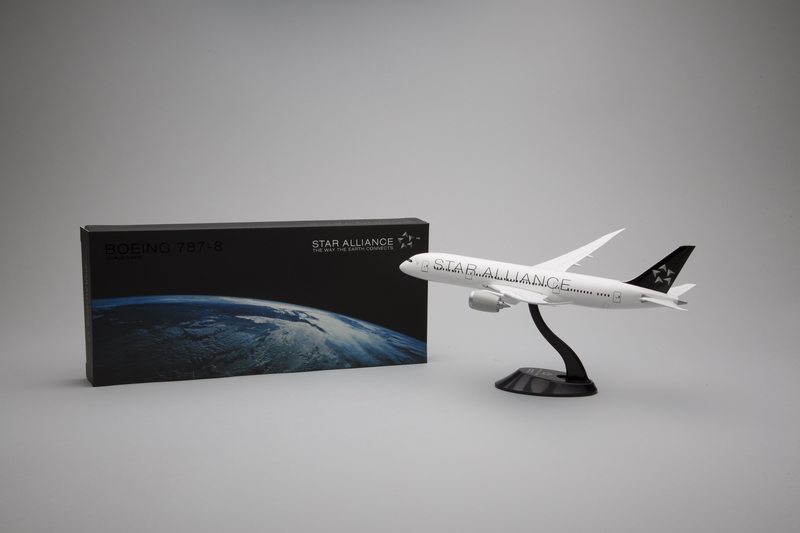 Image: model airplane: Star Alliance, Boeing 787-8