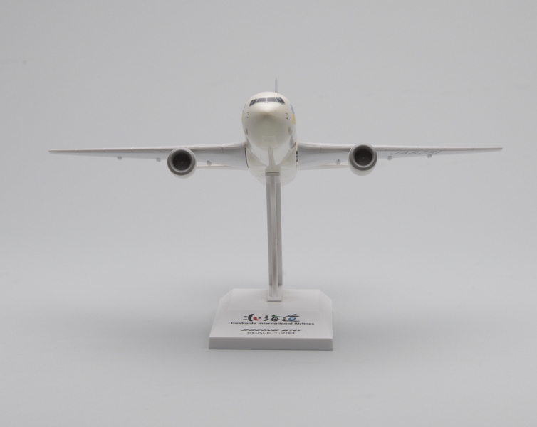 Image: model airplane: Air Do, Boeing 767