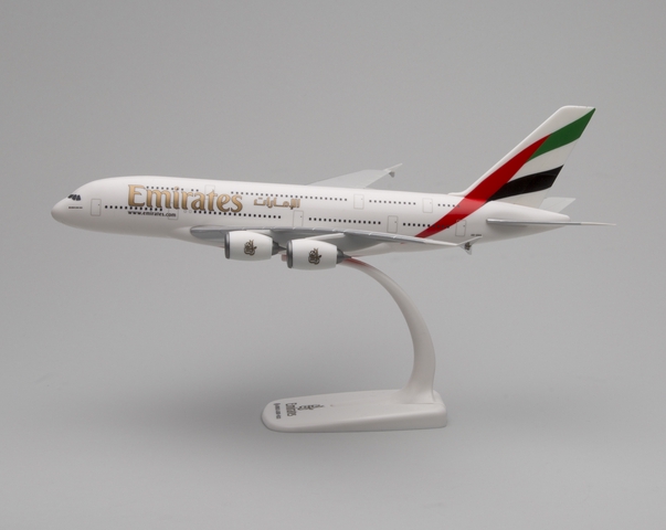 Model airplane: Emirates Airline, Airbus A380-800