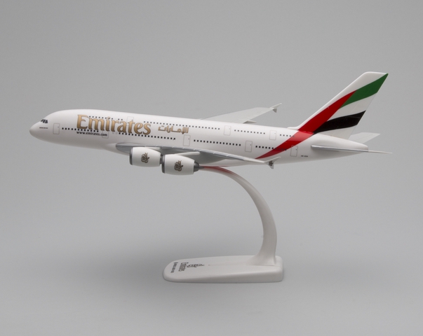 Model airplane: Emirates Airline, Airbus A380-800