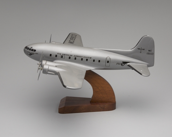 Model airplane: Pan American Airways, Boeing 307 Stratoliner Clipper Flying Cloud