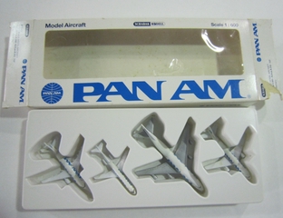 Image: miniature model airplane set: Pan American World Airways