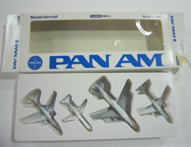 Miniature model airplane set: Pan American World Airways