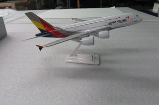Image: model airplane: Asiana Airlines, Airbus A380-800