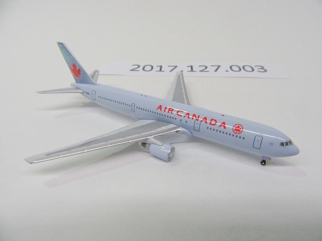 Miniature model airplane: Air Canada, Boeing 767-300