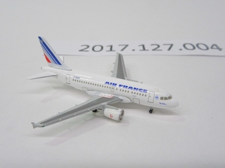 Image: miniature model airplane: Air France, Airbus A318