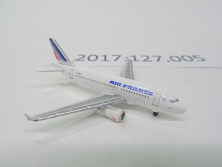 Image: miniature model airplane: Air France, Airbus A319