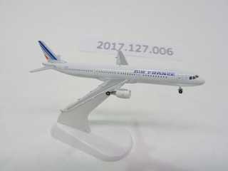 Image: miniature model airplane: Air France, Airbus A321