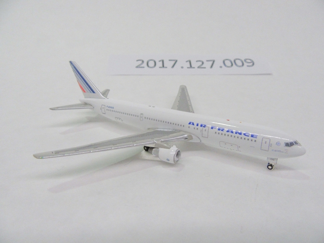 Miniature model airplane: Air France, Boeing 767