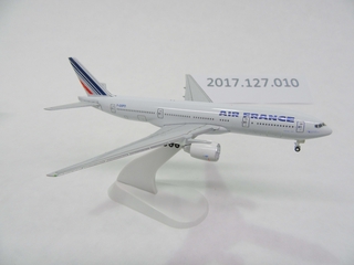 Image: miniature model airplane: Air France, Boeing 777-200