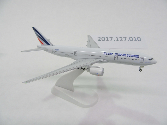 Miniature model airplane: Air France, Boeing 777-200