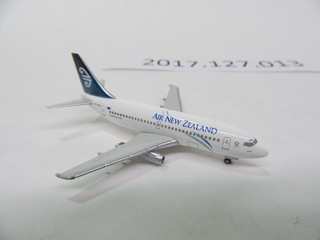 Image: miniature model airplane: Air New Zealand, Boeing 737-200
