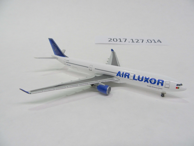 Miniature model airplane: Air Luxor, Airbus A330-300