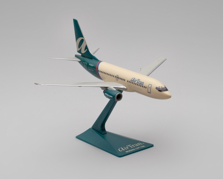Image: model airplane: AirTran Airways, Boeing 737-700