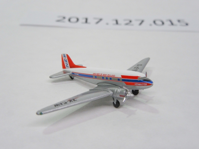 Miniature model airplane: South Pacific Airlines of New Zealand, Douglas DC-3
