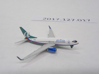 Image: miniature model airplane: AirTran Airways, Boeing 737-700