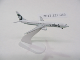 Image: miniature model airplane: Alaska Airlines, Boeing 737-900