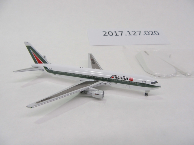 Miniature model airplane: Alitalia, Boeing 767-300