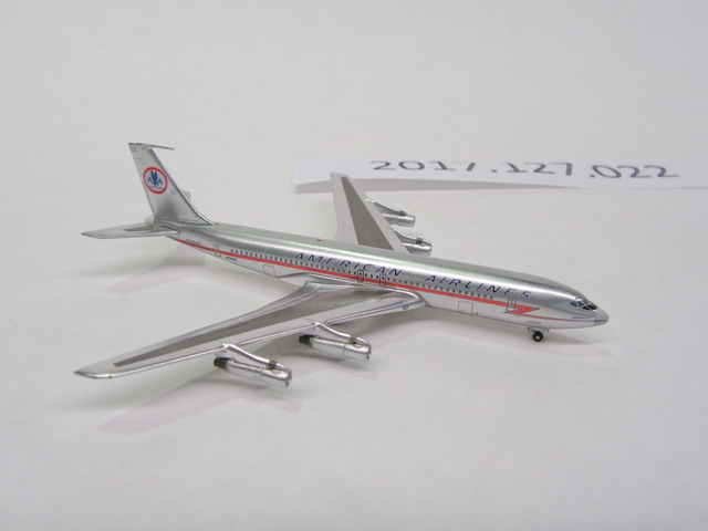 Miniature model airplane: American Airlines, Boeing 707-300