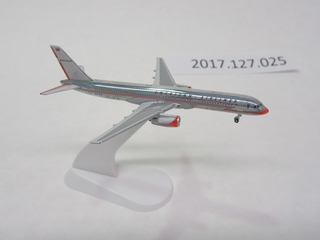 Image: miniature model airplane: American Airlines, Boeing 757-200