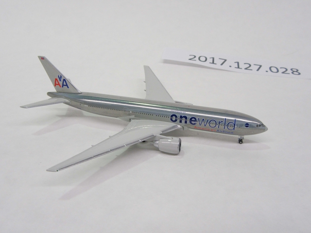 Miniature model airplane: American Airlines, Boeing 777-200
