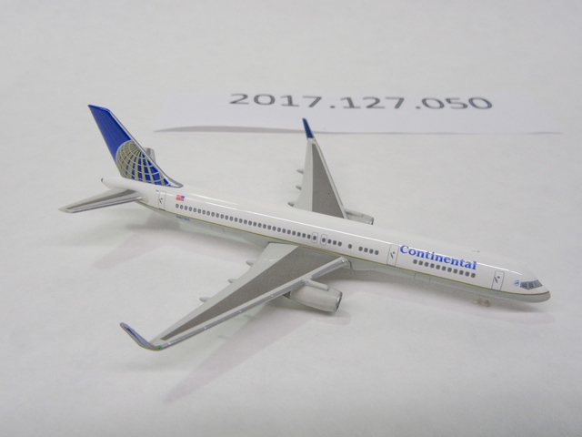 Miniature model airplane: Continental Airlines, Boeing 757-200