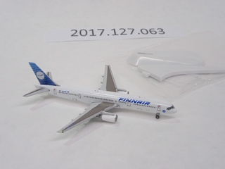 Image: miniature model airplane: Finnair, Boeing 757-200