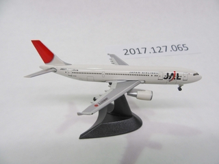 Image: miniature model airplane: Japan Airlines, Airbus A300-600R