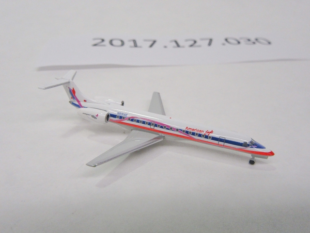Miniature model airplane: American Eagle, Embraer ERJ-145