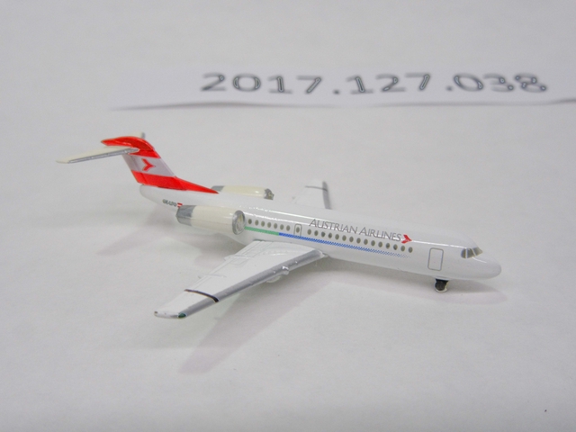 Miniature model airplane: Austrian Airlines, Fokker 70