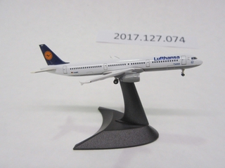 Image: miniature model airplane: Lufthansa German Airlines, Airbus A321-100 D-AIRT Regensburg