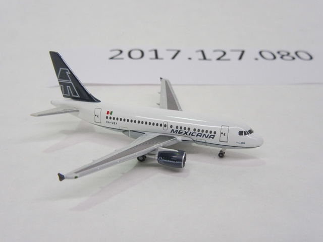 Miniature model airplane: Mexicana Airlines, Airbus A318