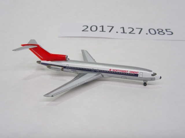 Miniature model airplane: Northwest Orient, Boeing 727-200