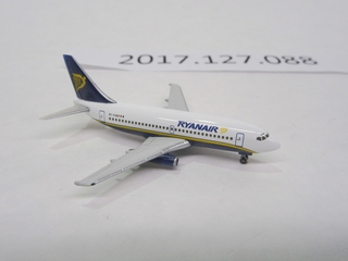Image: miniature model airplane: Ryanair, Boeing 737-200