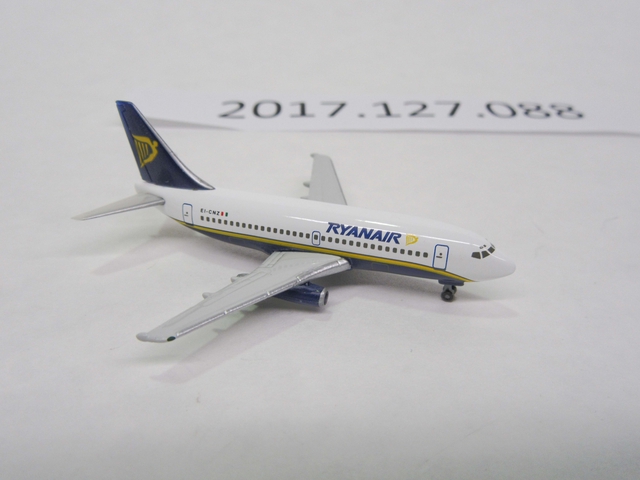 Miniature model airplane: Ryanair, Boeing 737-200
