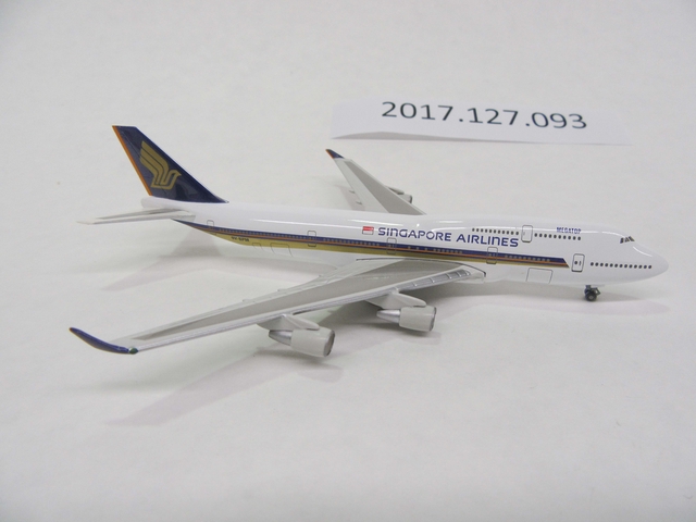 Miniature model airplane: Singapore Airlines, Boeing 747-400 Megatop
