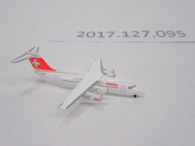 Miniature model airplane: Swiss International Air Lines, BAe146-300