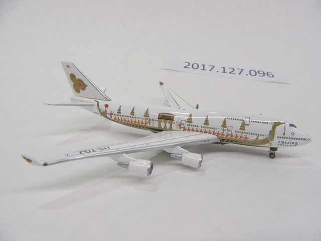 Miniature model airplane: Thai Airways, Boeing 747-400