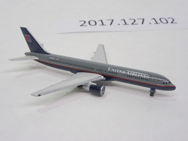 Miniature model airplane: United Airlines, Boeing 757-200